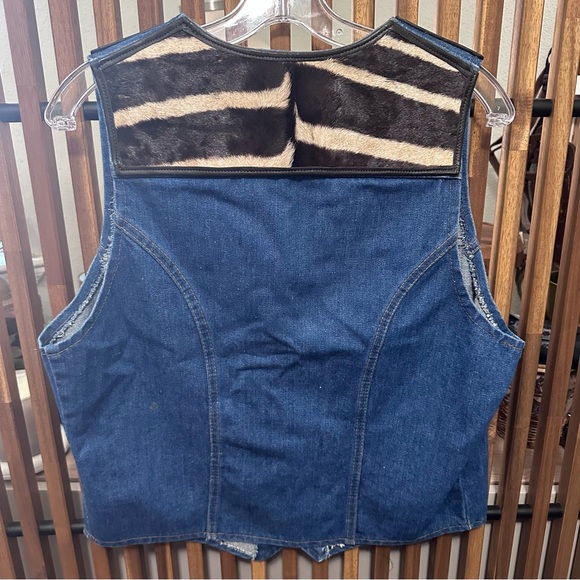 Wrangler No Fault Denim Vtg Blue Vest with Black & Cream Cowhide Shoulder Panels - Picture 10 of 10
